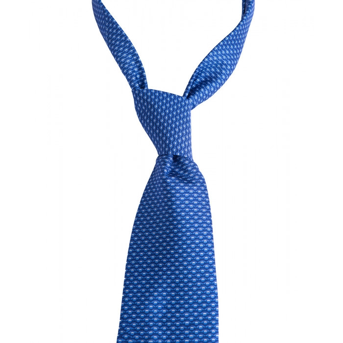 Niebieski krawat w drukowany wzór
