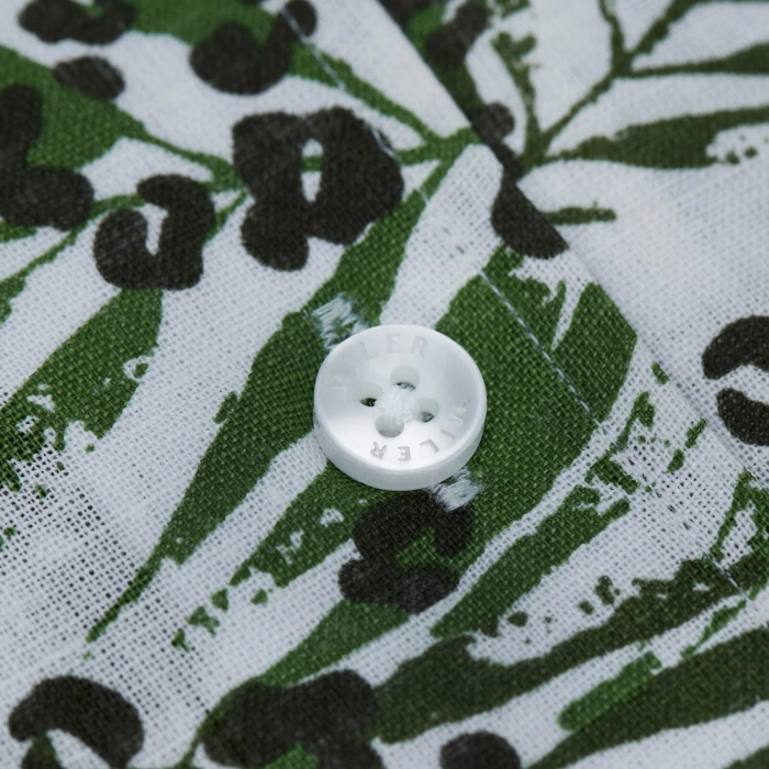 Biała koszula męska w zielony wzór z kołnierzykiem kubańskim