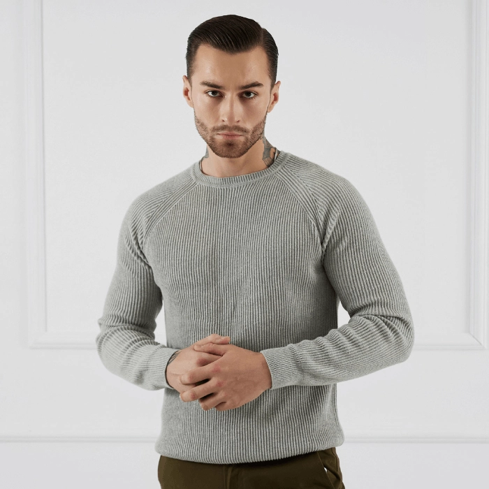 Jasnoszary sweter męski w prążek