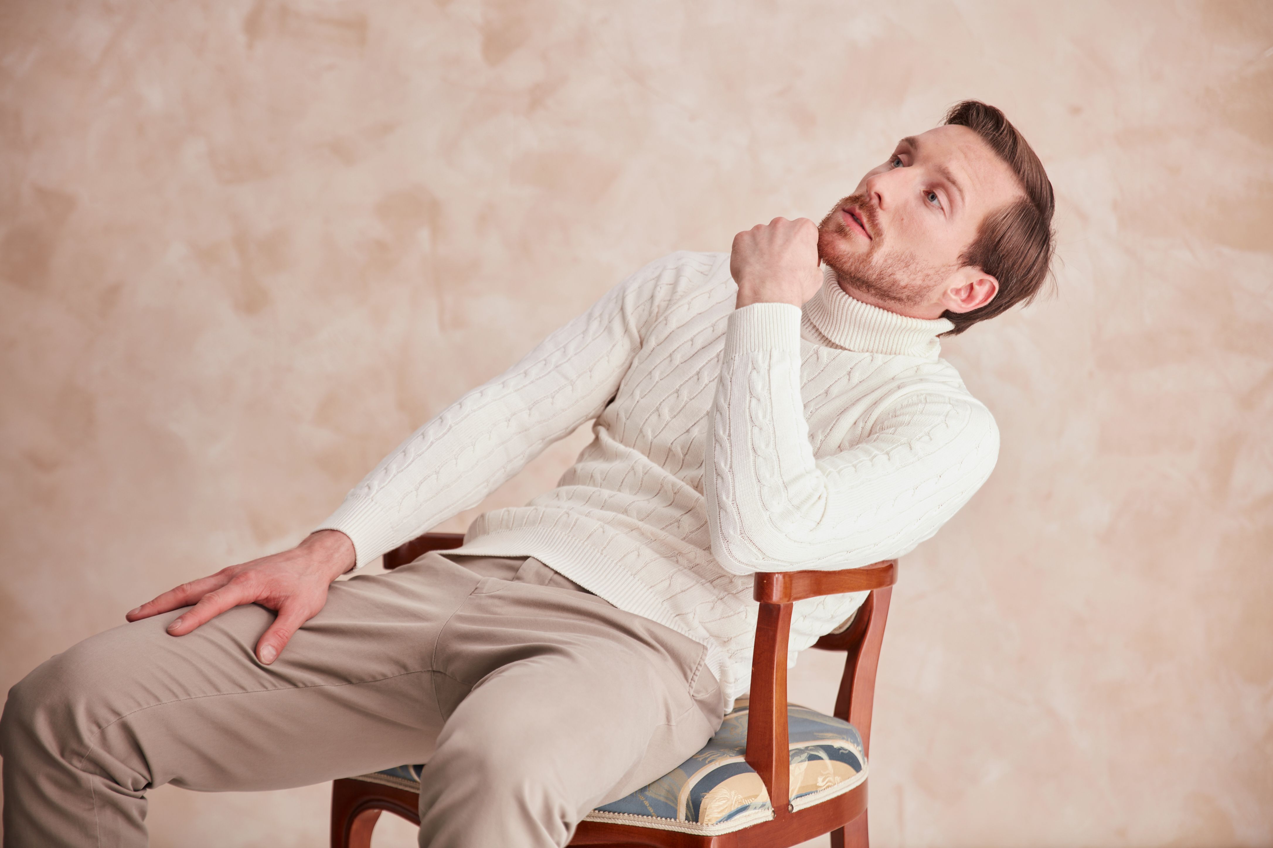 HIGH QUALITY WHITE TURTLENECK