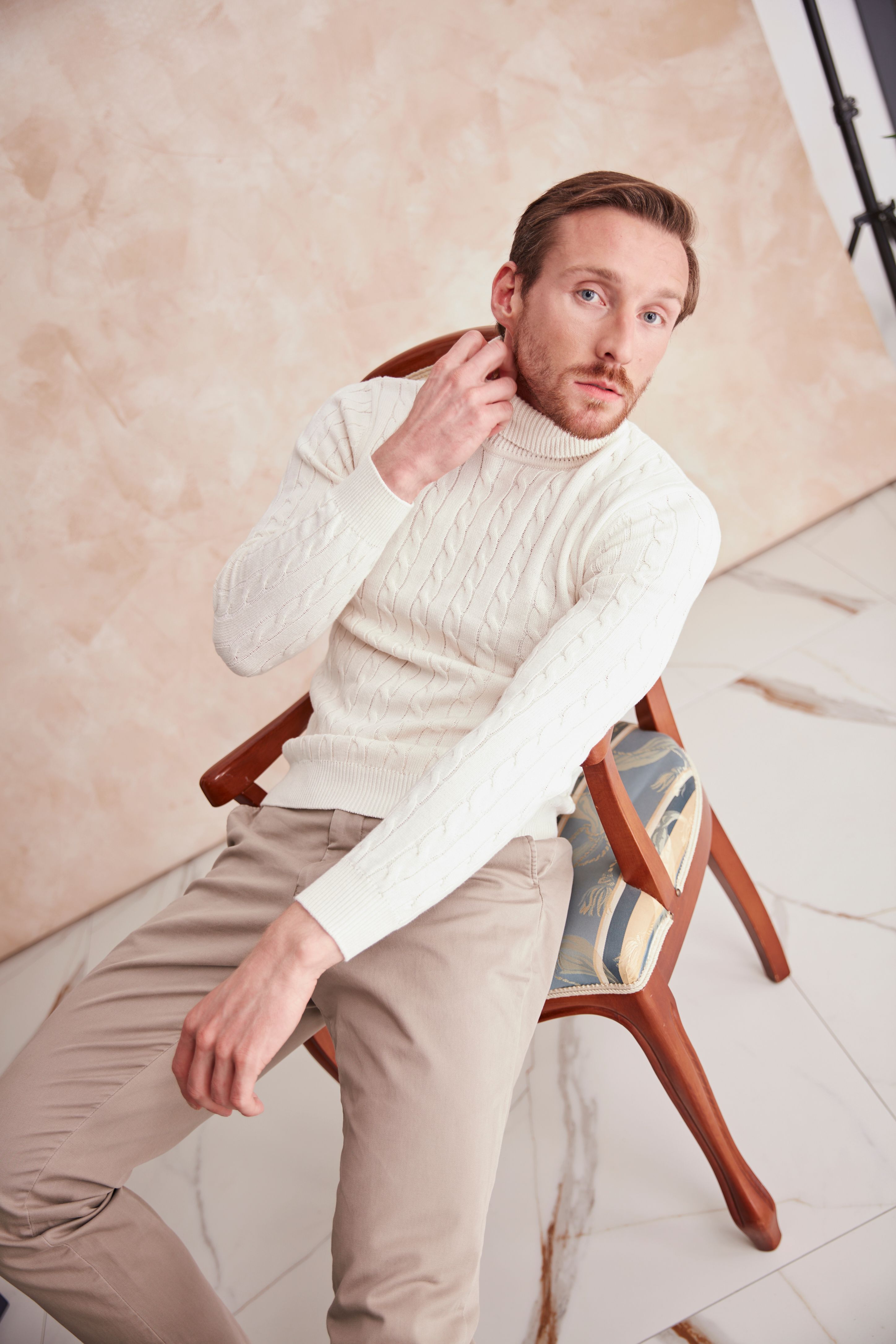 VERSATILE TURTLENECK